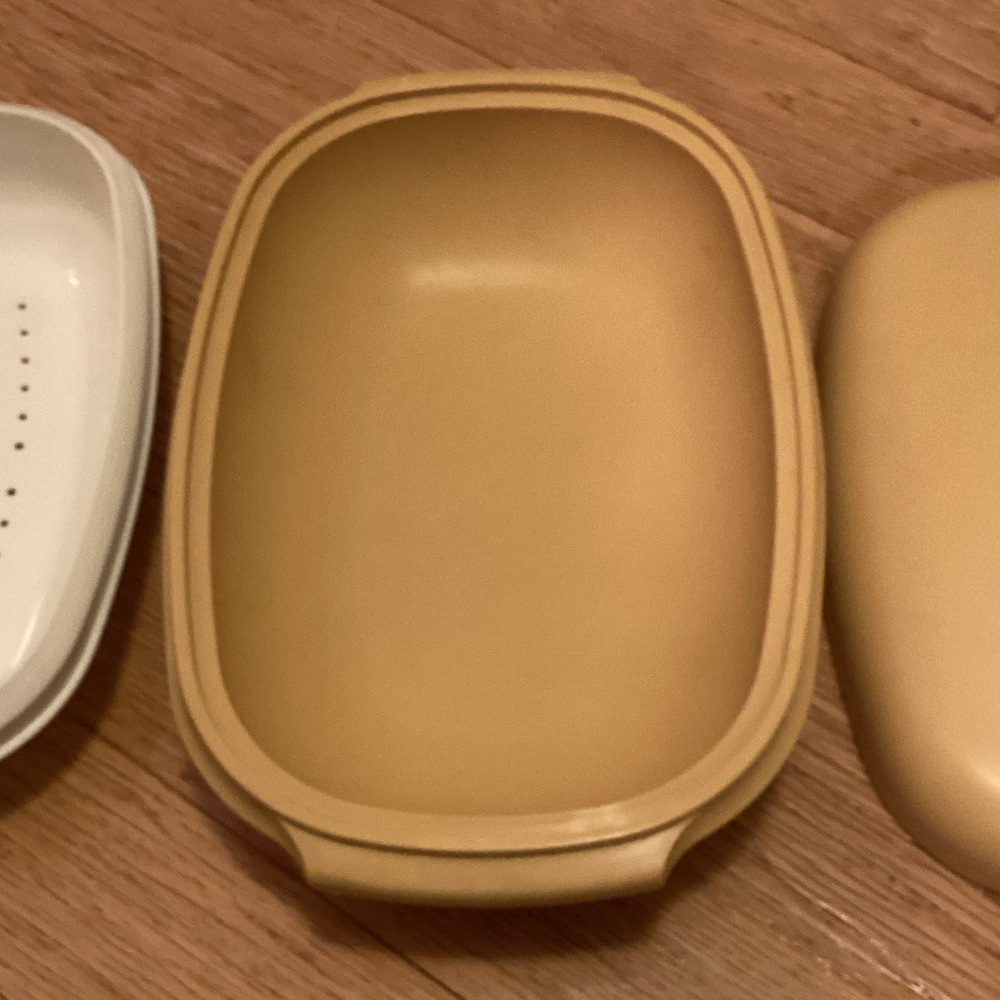 Tupperware Gold Food Storage Container - Picture 2 of 9